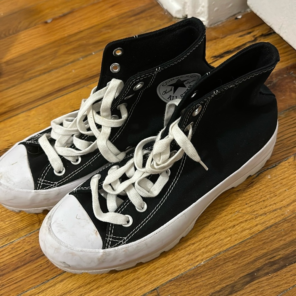 All Star converse women’s Chuck Taylor shoe